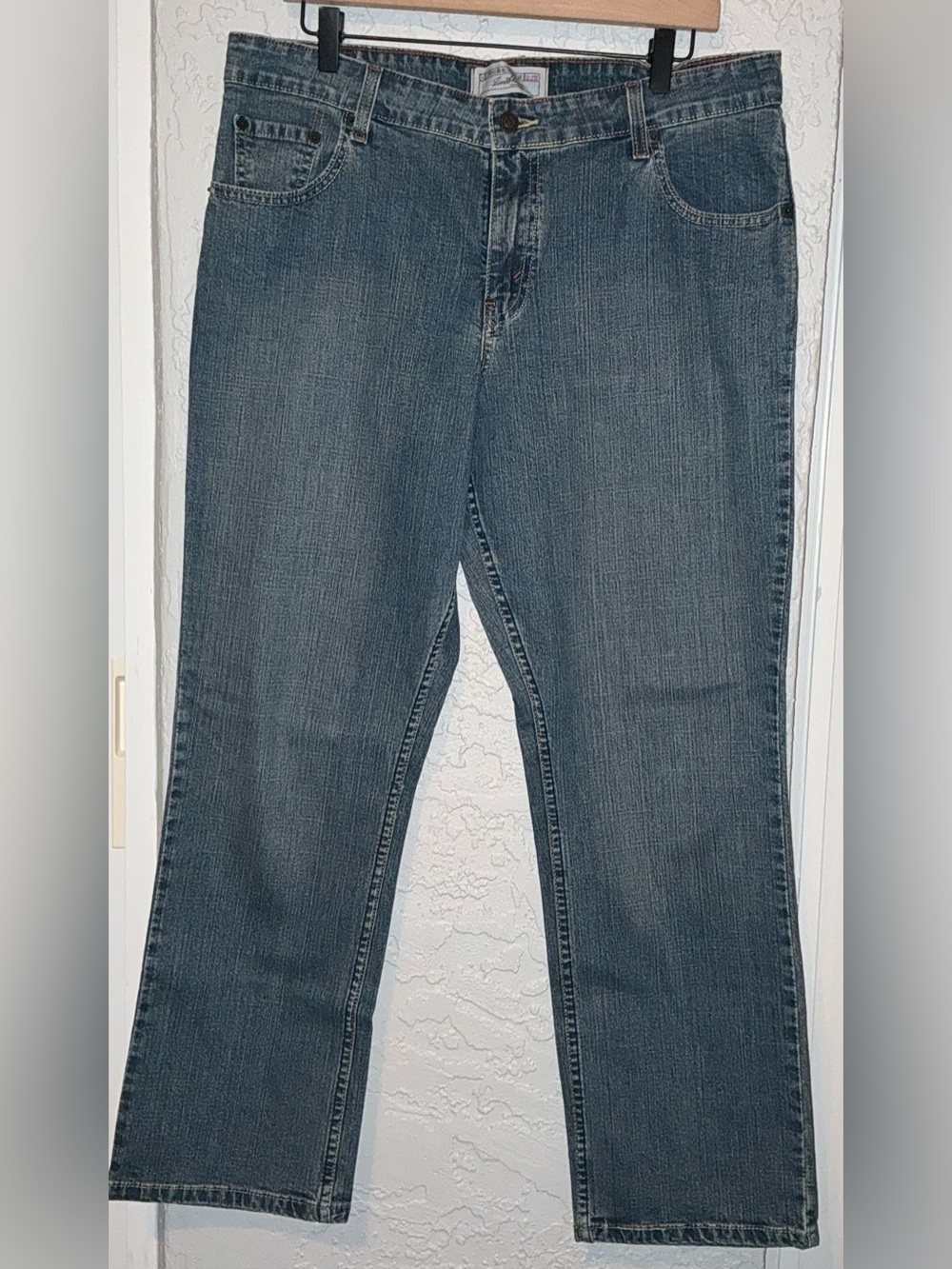 Levi Strauss Mid Rise Straight-Leg Jeans in Dark Blue